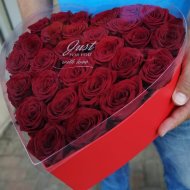 Сердце с 29 красными розами Сердце с 29 красными розами